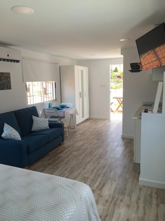 Villa Ana Apartments Бенидорм Стая снимка
